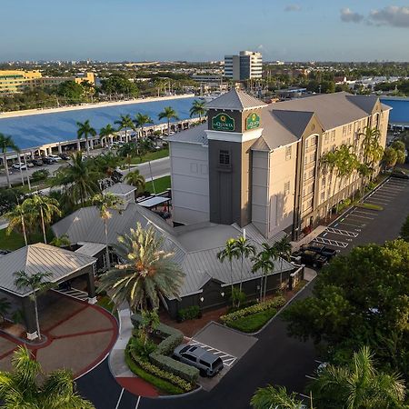 La Quinta By Wyndham Miami Airport West Hotel Exterior photo